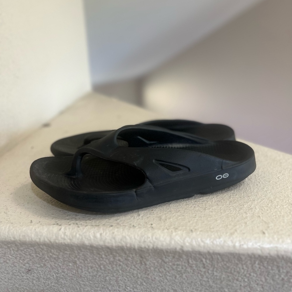 OOFOS OOriginal Unisex M 13 W 15 Sandals Thong Black Comfort Recovery Flip Flops